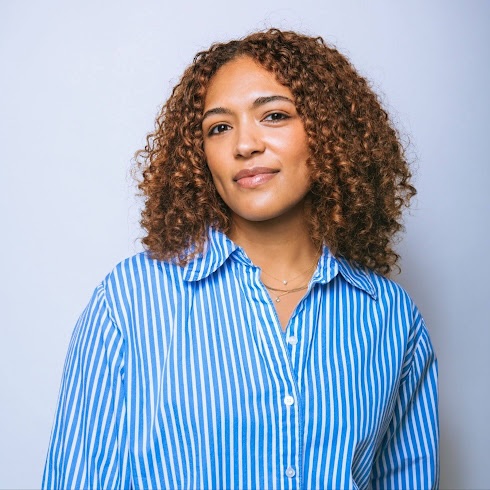 Elizabeth Davies Headshot